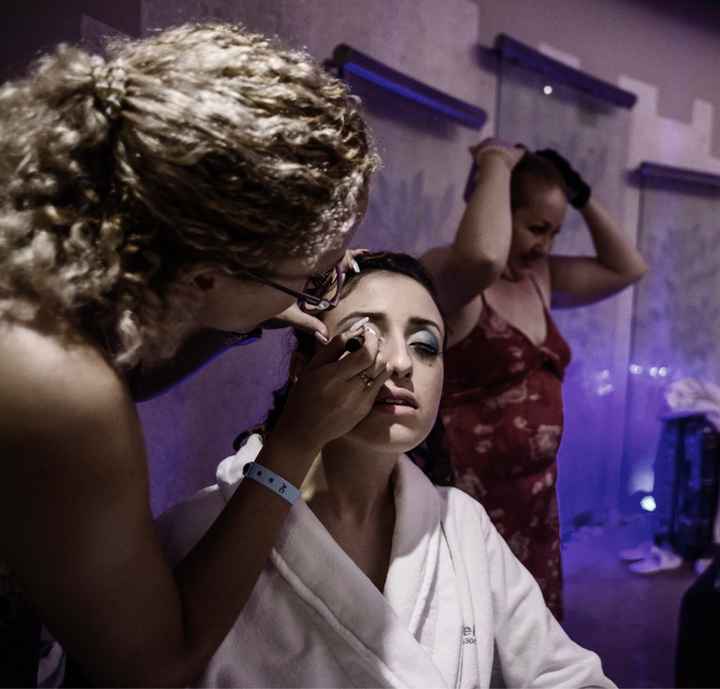 El resultado de mi peinado y maquillaje que literalmente me duró 24 horas sin retoque !!!!!!! - 1