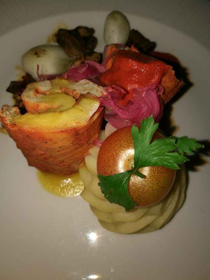 Pollo pibil con salsa de mango y acompañado de pure