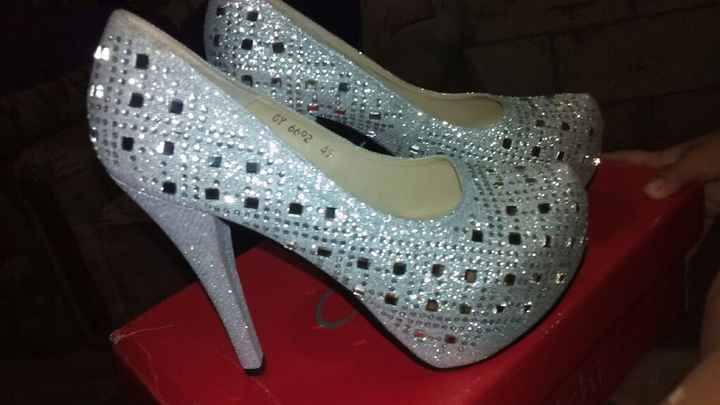 ¿Zapatos dorados o plateados? Vota por tu favorito. - 1