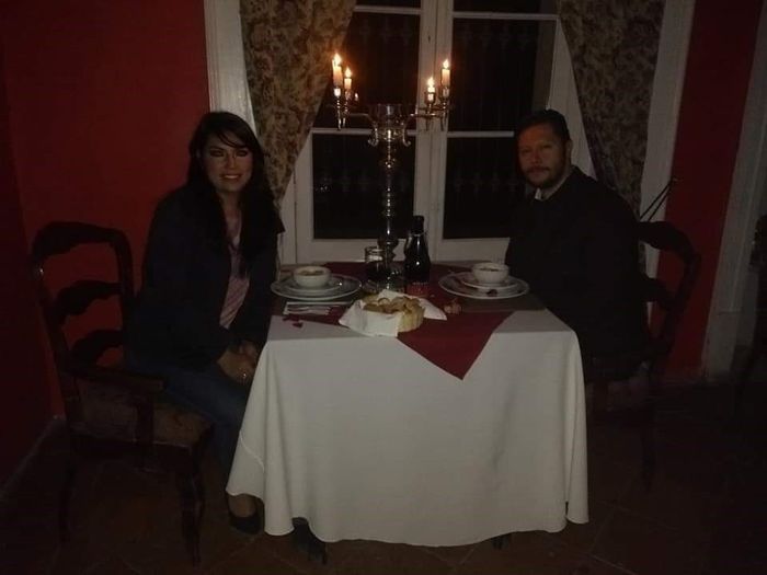 la mas romantica pedida de mano, una cena con velas en una hacienda fuera de la ciudad