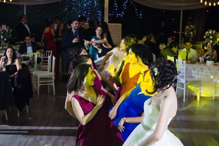 Bailando Muevelo de fey con las primas