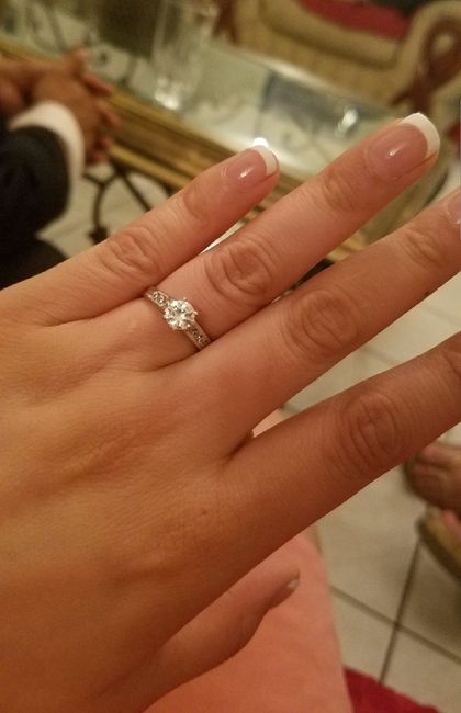 ¿Tienes foto de tu anillo o anillos SIN que estén en tu mano? - 1