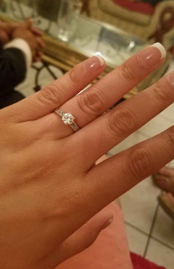 ¿Tienes foto de tu anillo o anillos SIN que estén en tu mano? - 1