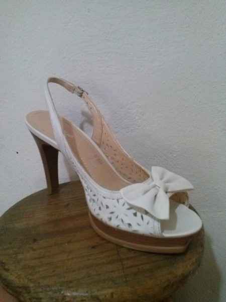 ZAPATILLAS BLANCAS CIVIL