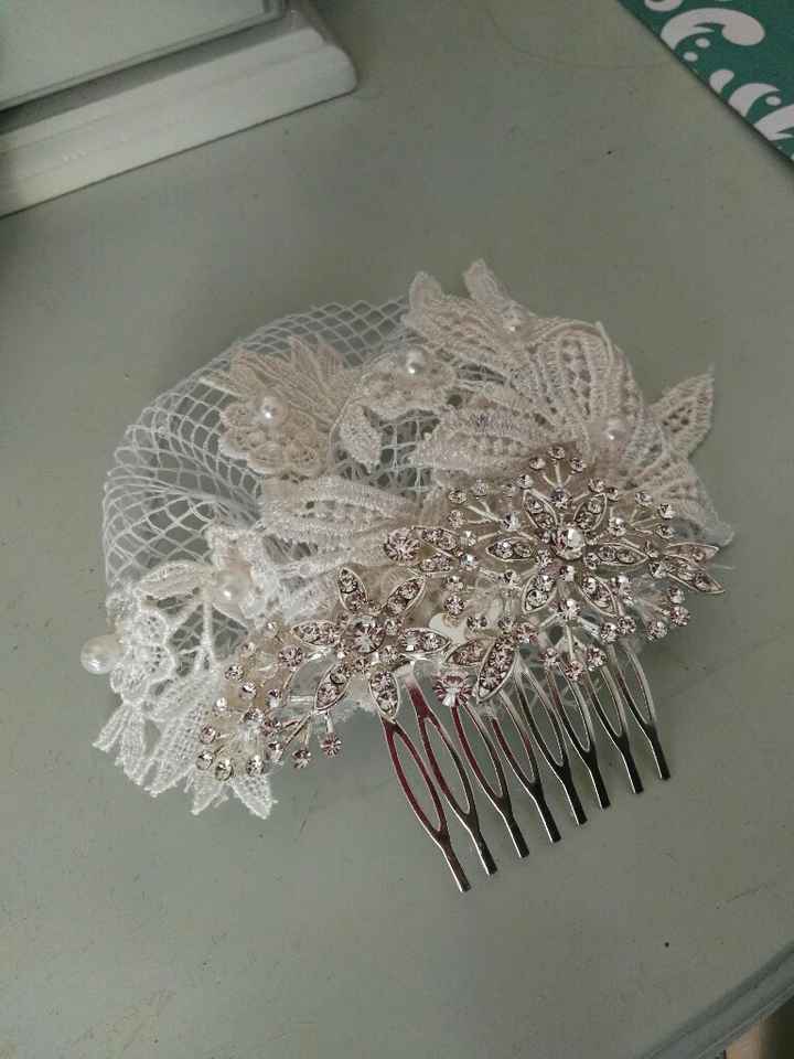 Bouttonier, tocado, ligas y ramo diy - 2