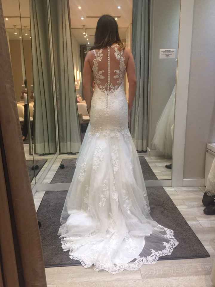 Vestidos con detalles en la espalda - 1