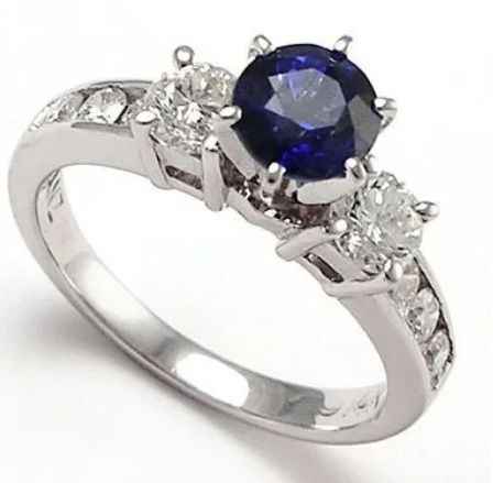Post para enseñar tu hermoso anillo de compromiso jijiji 💍 - 2