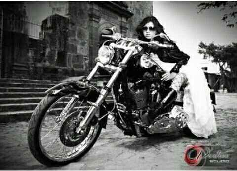 Chicas en que llegaran a la iglesia?? - 1