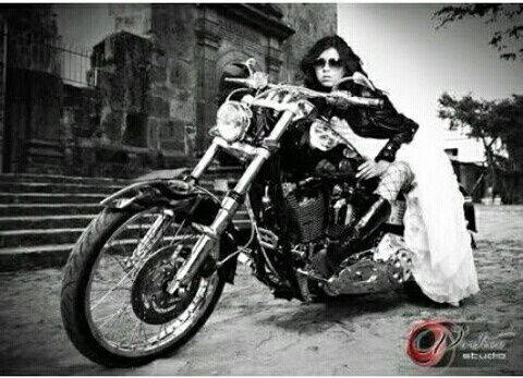 Chicas en que llegaran a la iglesia?? - 1