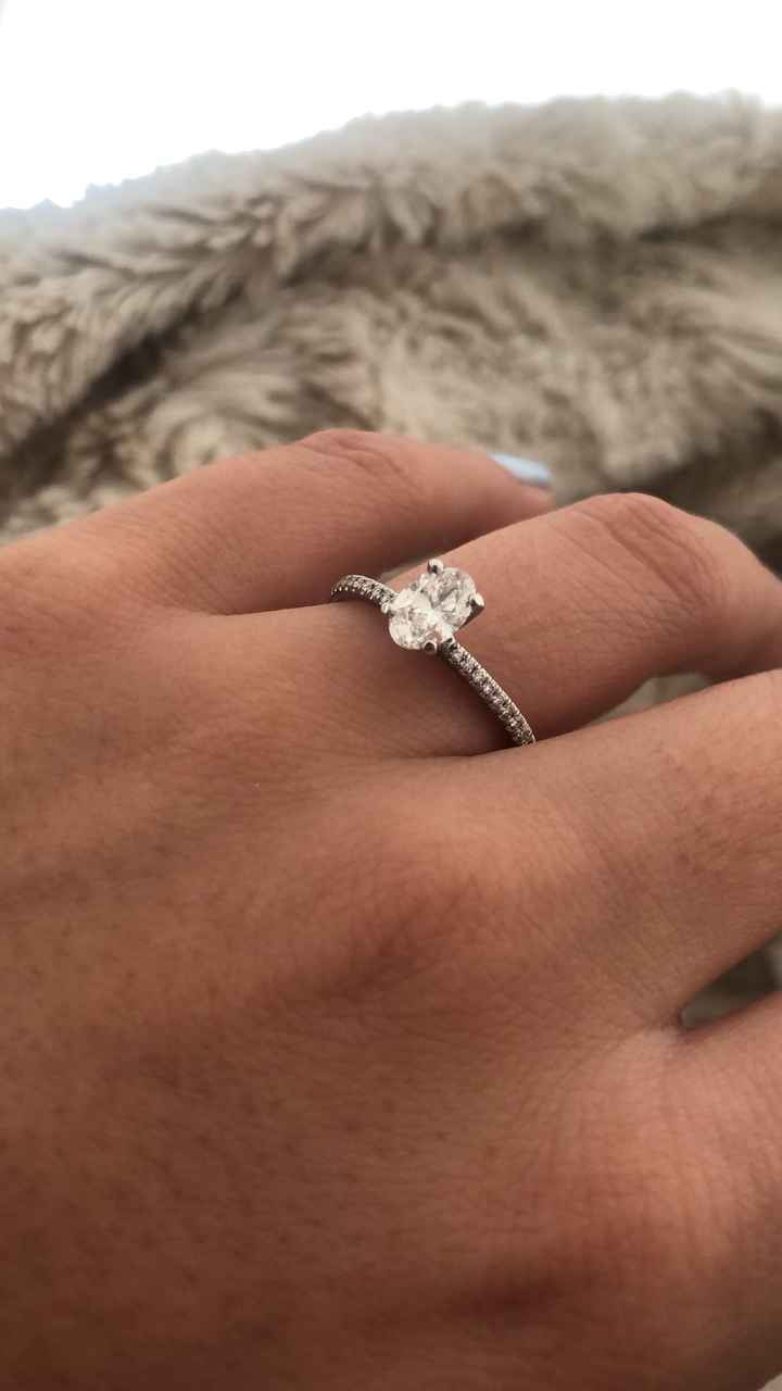 Dia Festivo y de presumir su anillo de compromiso - 1