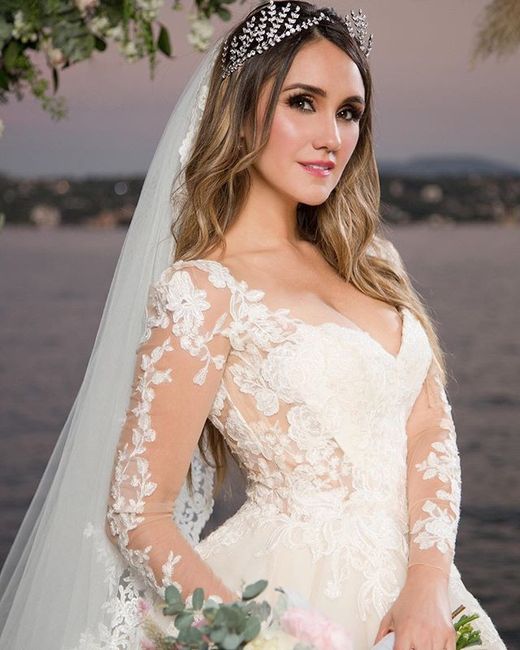 ¿Cuál de los 3 vestidos de Dulce María es tu favorito? 2