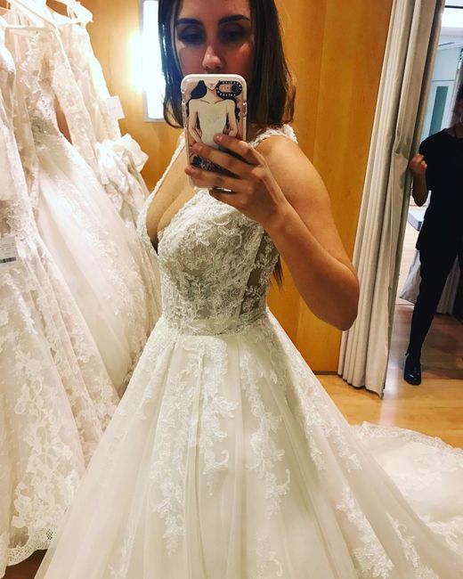 ¿Cuál de los 3 vestidos de Dulce María es tu favorito? 4