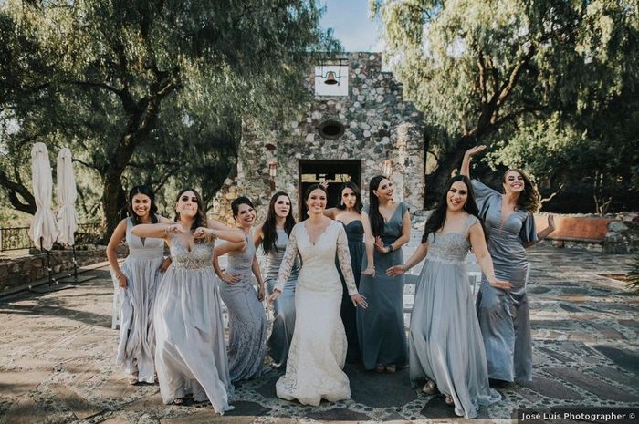 Vestidos iguales o al gusto de cada una. 9