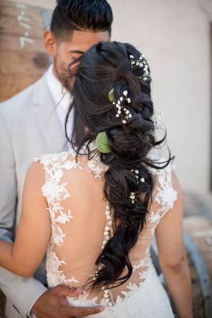 Ideas de peinados para novias de cabello largo 12