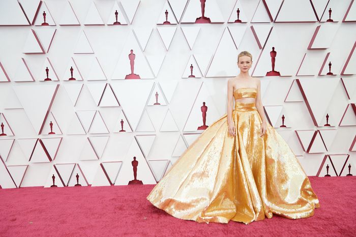 Premios Oscar 2021: ¡No te pierdas los mejores looks aquí! 👗 3