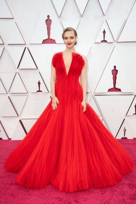 Premios Oscar 2021: ¡No te pierdas los mejores looks aquí! 👗 4