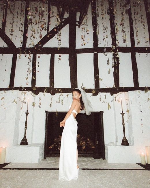 ¡No te pierdas el espectacular vestido de novia de Ariana Grande! 8