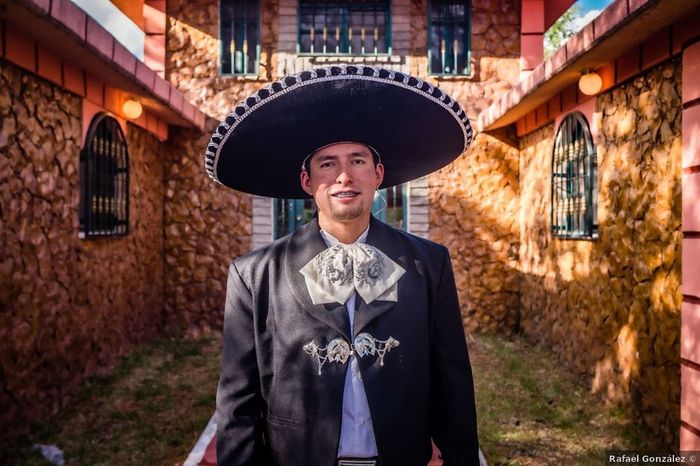 12 Novios con estilos charro en su boda 13