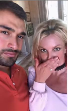 Oh Yes! She did it again! Britney Spears se acaba de comprometer! 🥰💍 - 2
