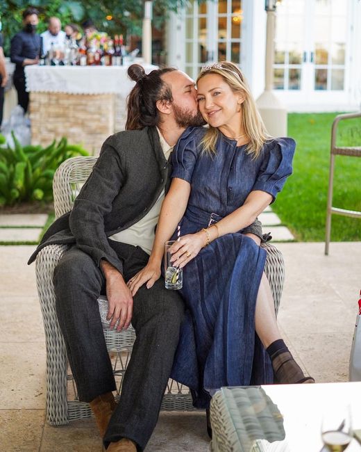 ¡Kate Hudson y Danny Fujikawa se acaban de comprometer! 💍 3