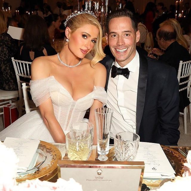 Paris Hilton luce 4 vestidos de ensueño en su boda😍💍 3