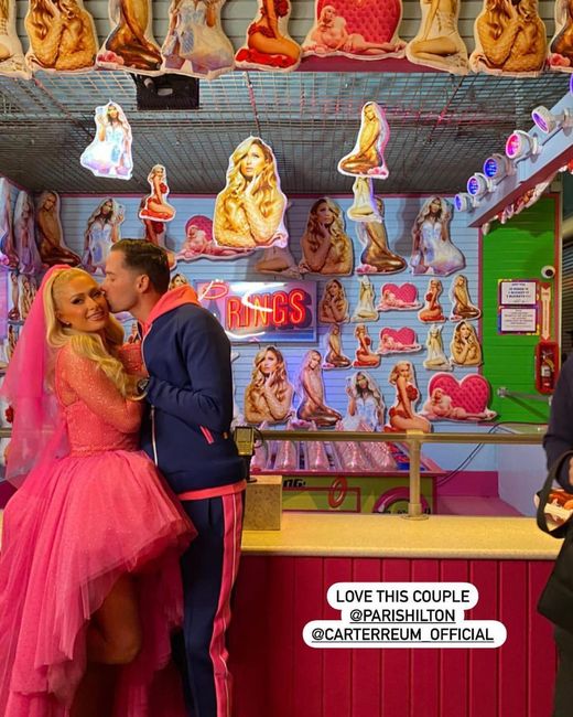 La boda Neon y Vestido de Novia Rosa de Paris Hilton!💋💍 4