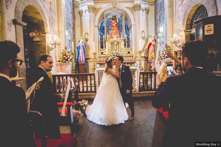 A) La foto de iglesia de Luis y Cecilia 