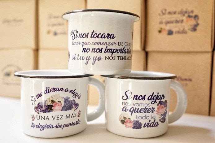 B) Tazas personalizadas