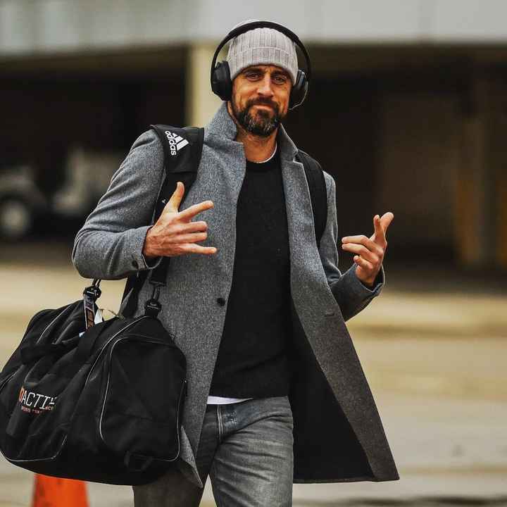 El mariscal de campo  Aaron Rodgers anunció su compromiso con Shailene Woodley - 1