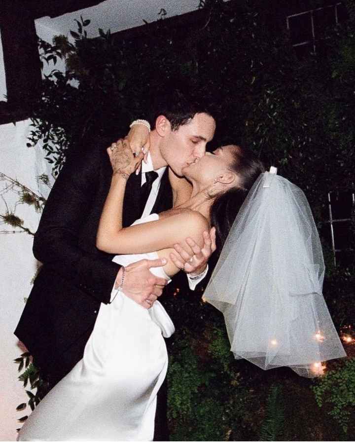 ¡No te pierdas el espectacular vestido de novia de Ariana Grande! - 1