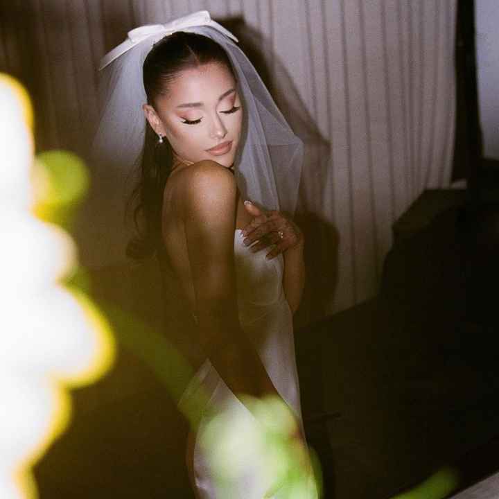 ¡No te pierdas el espectacular vestido de novia de Ariana Grande! - 2