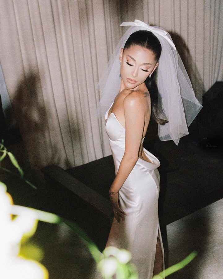 ¡No te pierdas el espectacular vestido de novia de Ariana Grande! - 4
