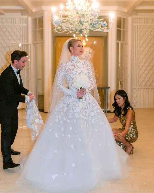Paris Hilton luce 4 vestidos de ensueño en su boda - 1