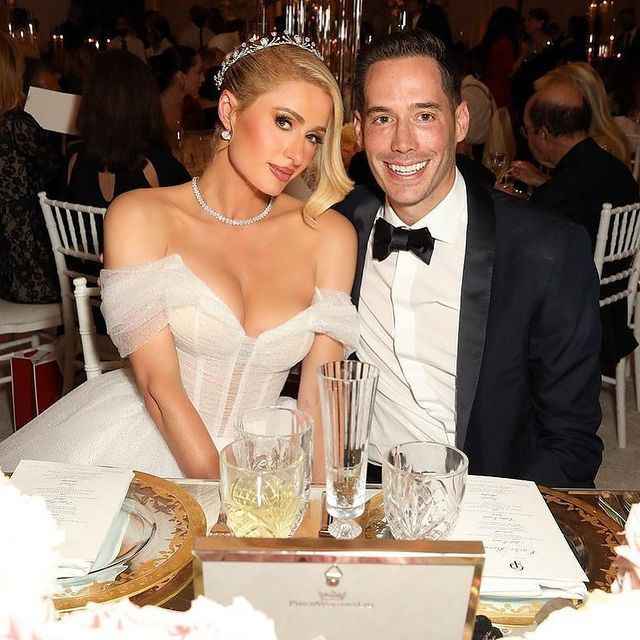 Paris Hilton luce 4 vestidos de ensueño en su boda - 2