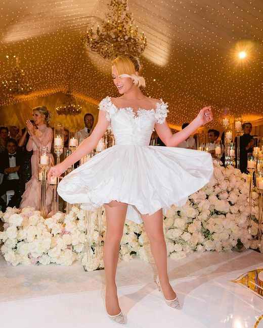 Paris Hilton luce 4 vestidos de ensueño en su boda - 4