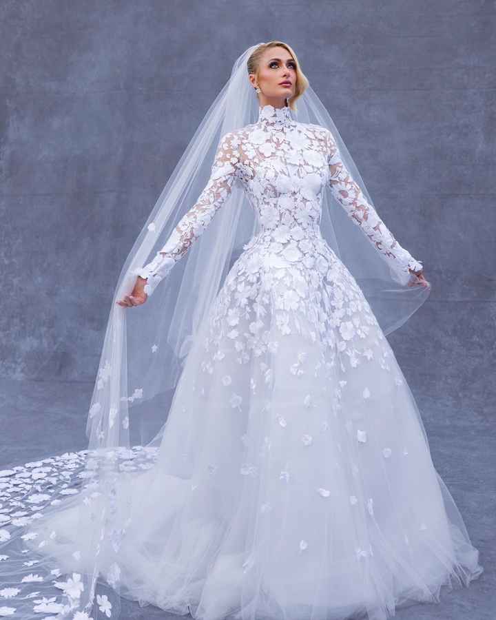 Paris Hilton luce 4 vestidos de ensueño en su boda - 7