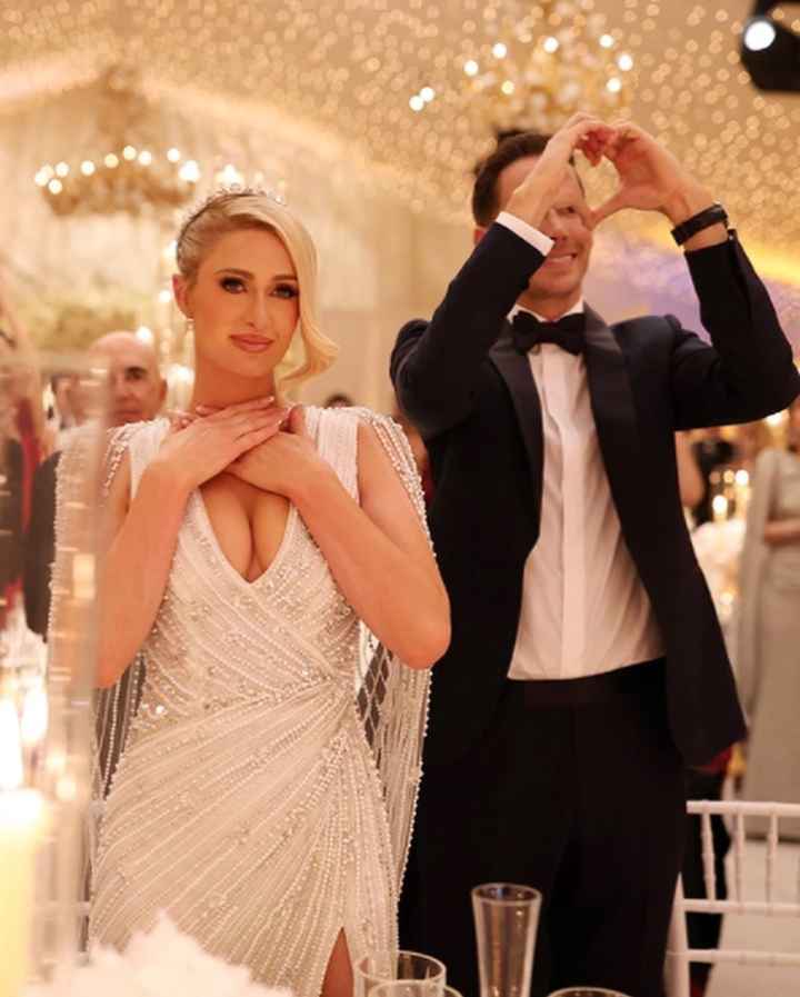Paris Hilton luce 4 vestidos de ensueño en su boda - 10