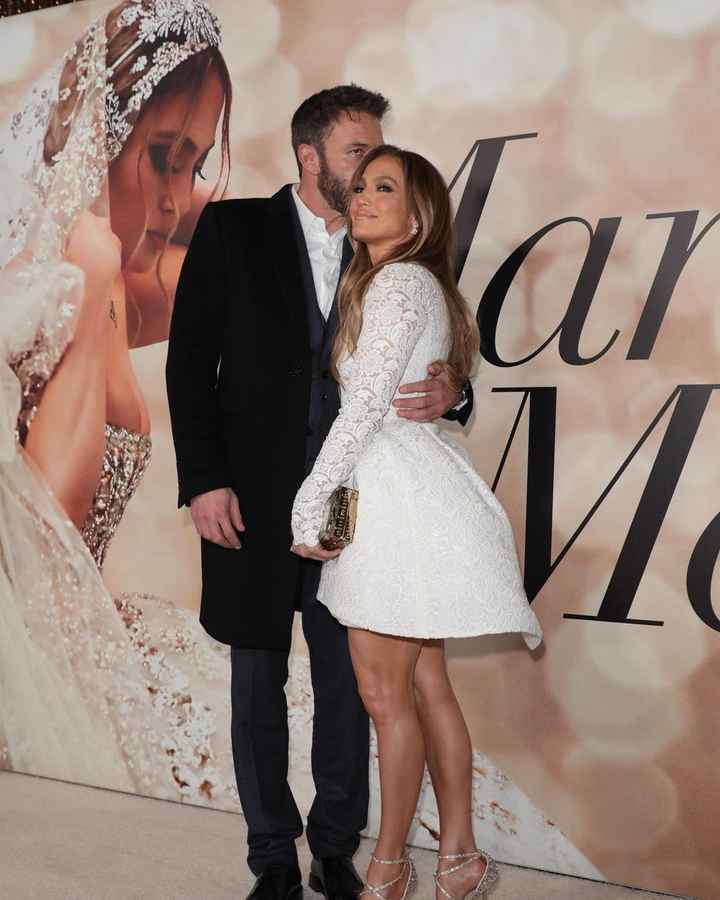 ¿Usarías el vestido de Jennifer Lopez para tu boda civil? 💍 - 4