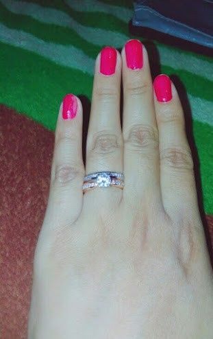 con mi anillo de compromiso 