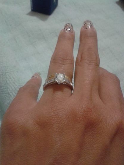 mi anillo de compromiso y de bodas
