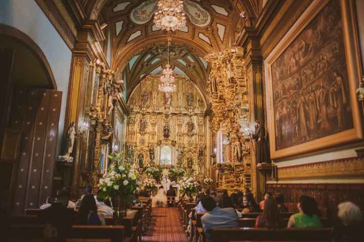 El templo, dorado y hermoso