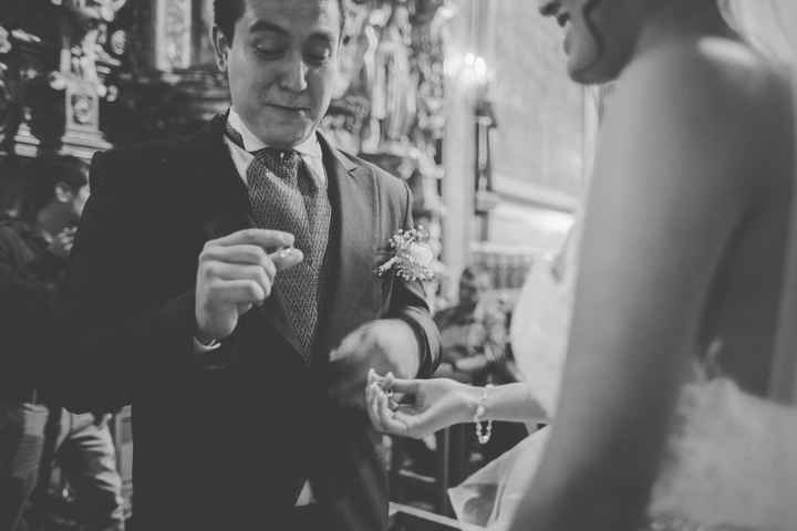 No podía creer que el anillo estuviera tan pequeño