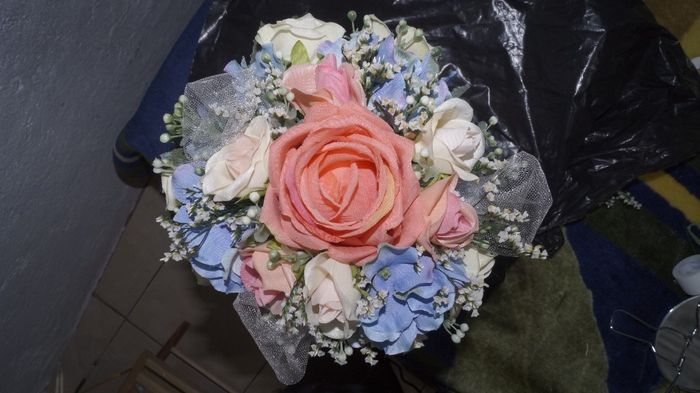 Quinta y sexta capa con flores blancas y hortensias