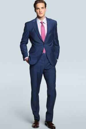 Quizá un azul asi y con esos zapatos se vea bien para la noche.