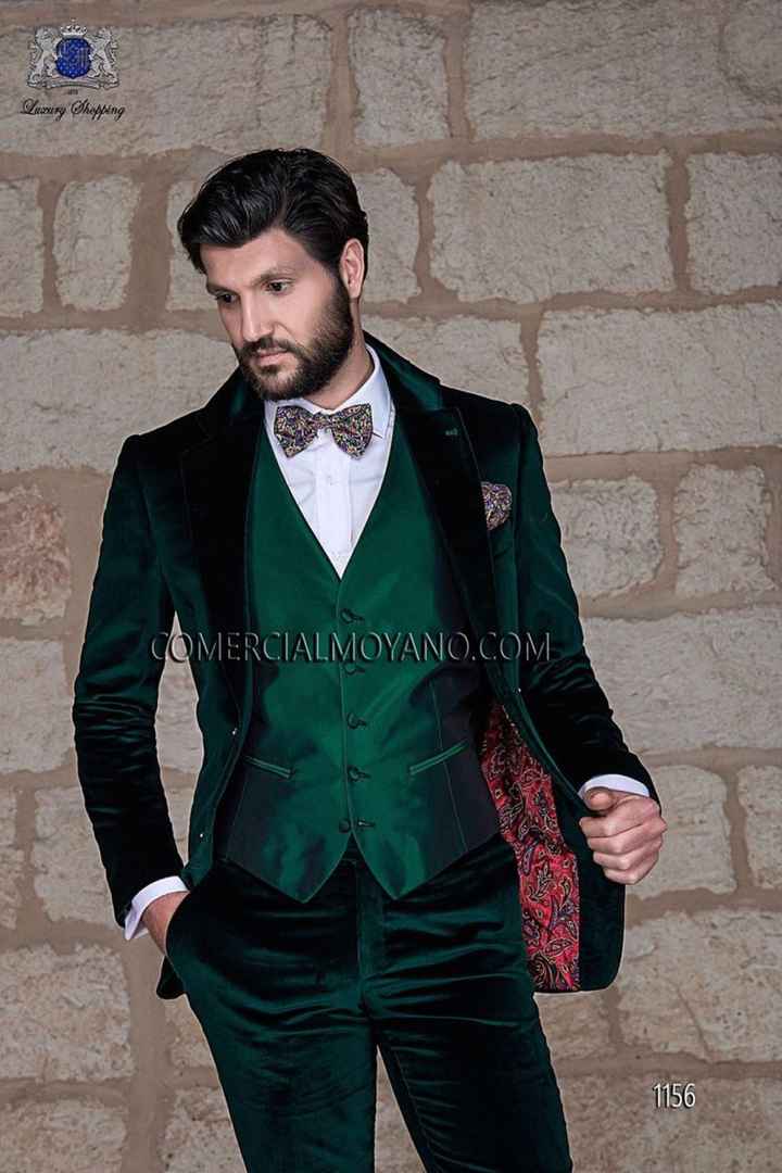 Trajes del novio en color verde 💚 - 13