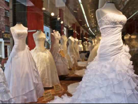 me mostró muchos vestidos!