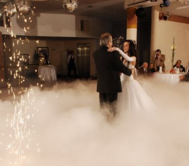 solo nos falta decidir la canción que bailaremos!