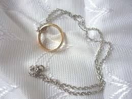 anillo en cadenita