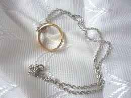 anillo en cadenita