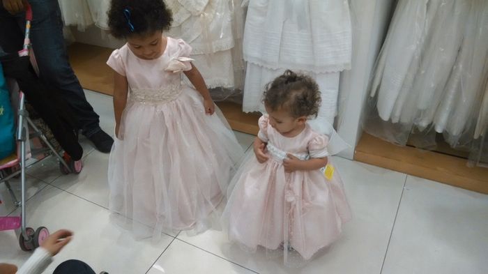 Eligiendo el vestido de mis pajesitas! - 2